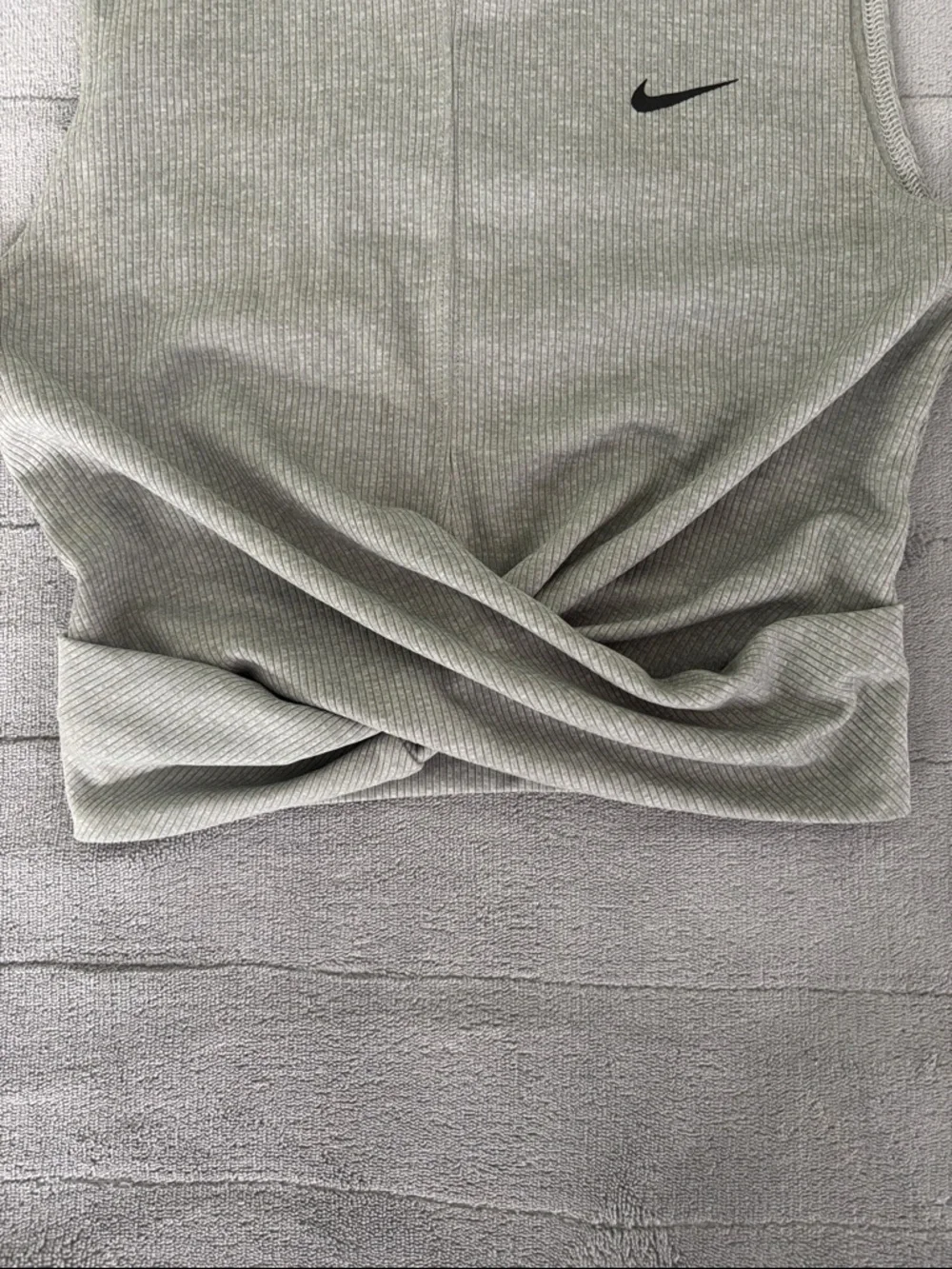 Nike Light Gray Ribbed Twist-Front Dri-FIT Tank - Picture 3 of 4